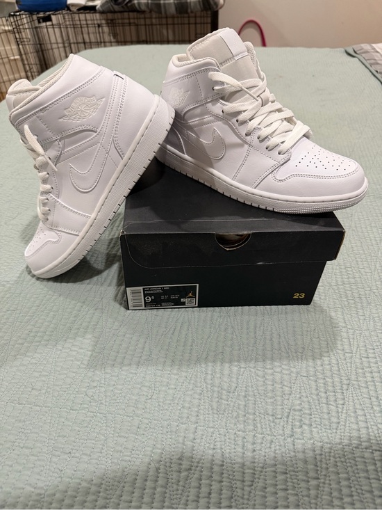 Air Jordan Retro 1 Mid